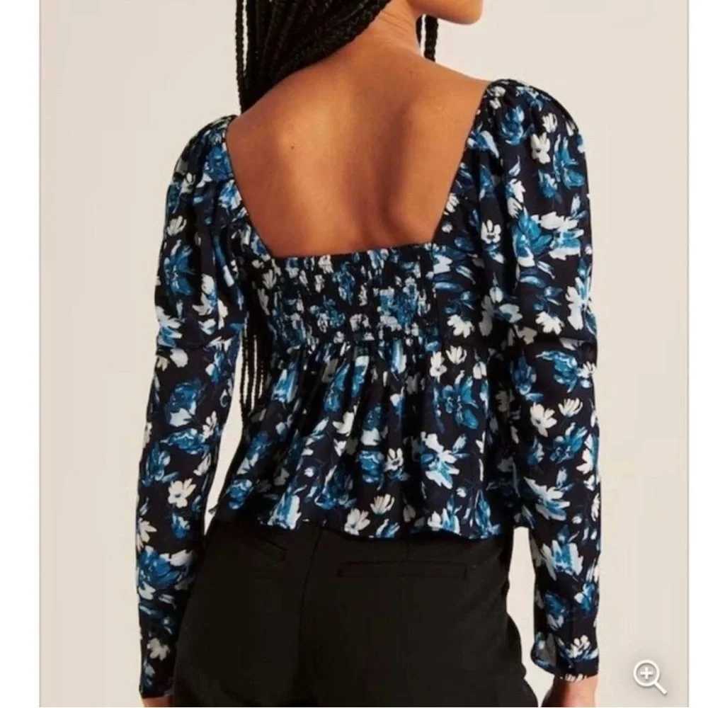 Abercrombie‎ & Fitch Blue Floral Key Hole Light Puff Sleeve Top